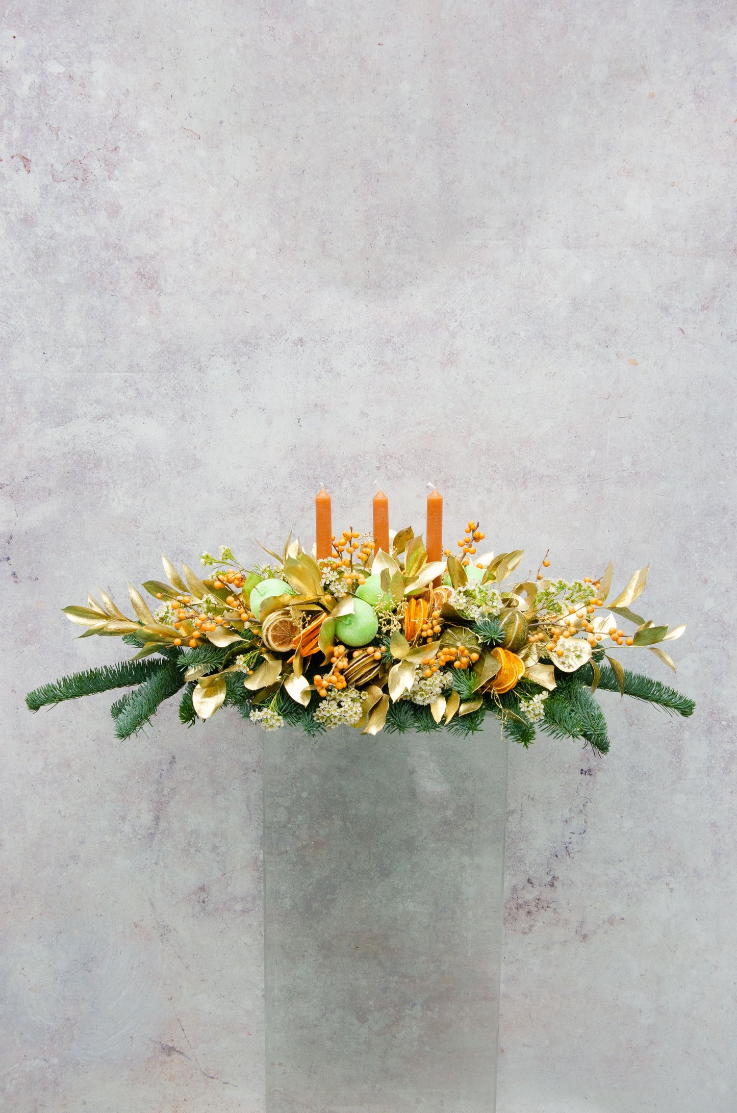 Gold Sparkle table arrangement